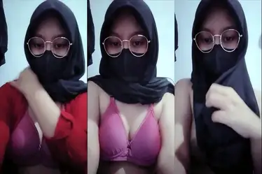 Bokep Indo Hijab ABG Toge Kacamata Live Barbar Lumer WOT poster